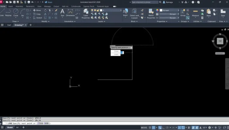 Entrada dinâmica no AutoCAD exibindo opções junto ao cursor durante o uso do comando LINE
