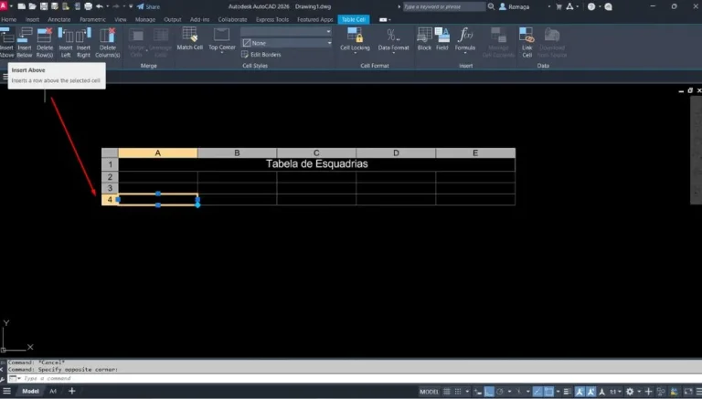 Redimensionamento de Tabelas no AutoCAD com opção destacada para inserir nova linha acima da célula selecionada.