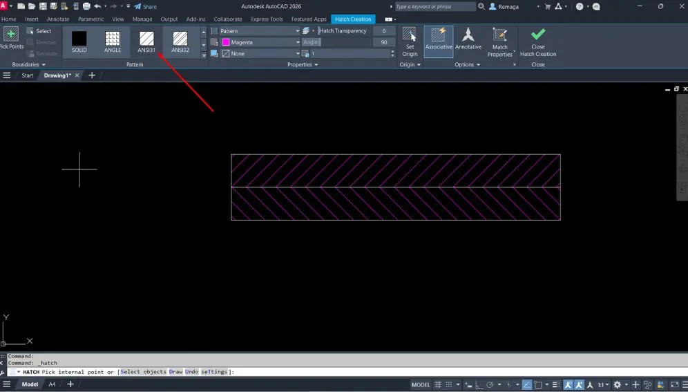 Aplicar hachuras no AutoCAD utilizando o padrão ANSI31 na ferramenta Hatch Creation para preencher áreas com representações gráficas técnicas.